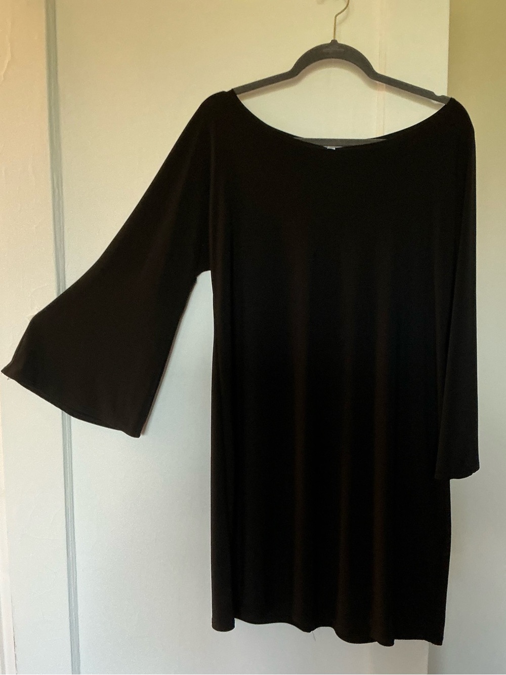 Annalee+Hope black cold shoulder dress. Size Large.